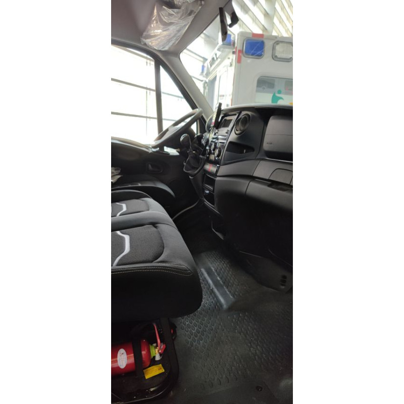 Реанімобіль IVECO Daily з високим дахом