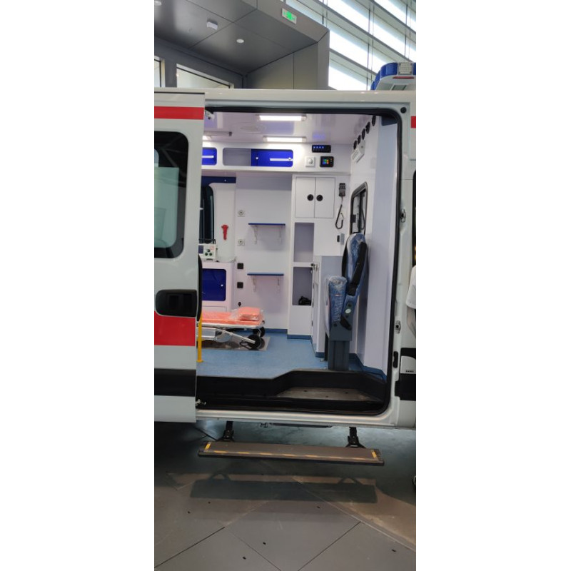 Реанімобіль IVECO Daily з високим дахом